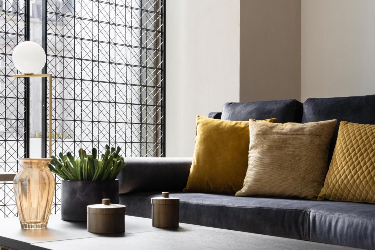 Hotel Eurostars Aliados Porto Exteriér fotografie A sofa with cushions