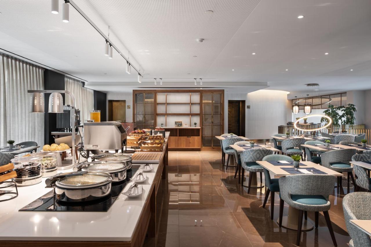 Hotel Eurostars Aliados Porto Exteriér fotografie The lounge at London Heathrow Airport