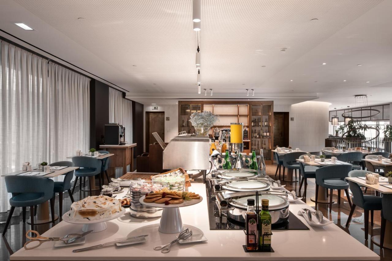 Hotel Eurostars Aliados Porto Exteriér fotografie The Club at London Heathrow Airport