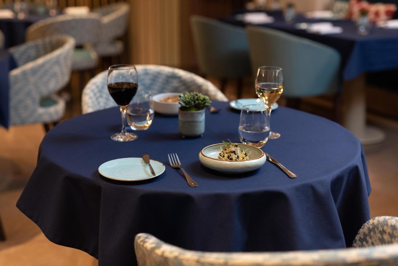 Hotel Eurostars Aliados Porto Exteriér fotografie A table set for dinner